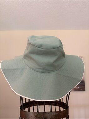 New Martha Stewart Light Sage Floppy Wide Brim 100% Cotton Beach Garden Sun Hat